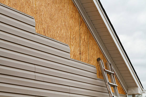 Professional Fiber Cement Siding technician working in Lebanon, KY